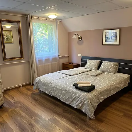 L I E P U K R O G S Motel
